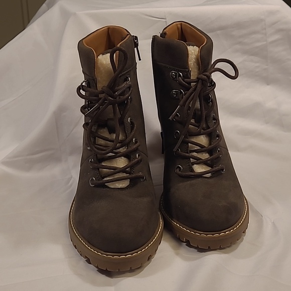Boots - Picture 3 of 6